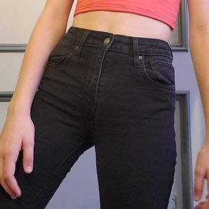 Black high waisted Levi skinny Jean's